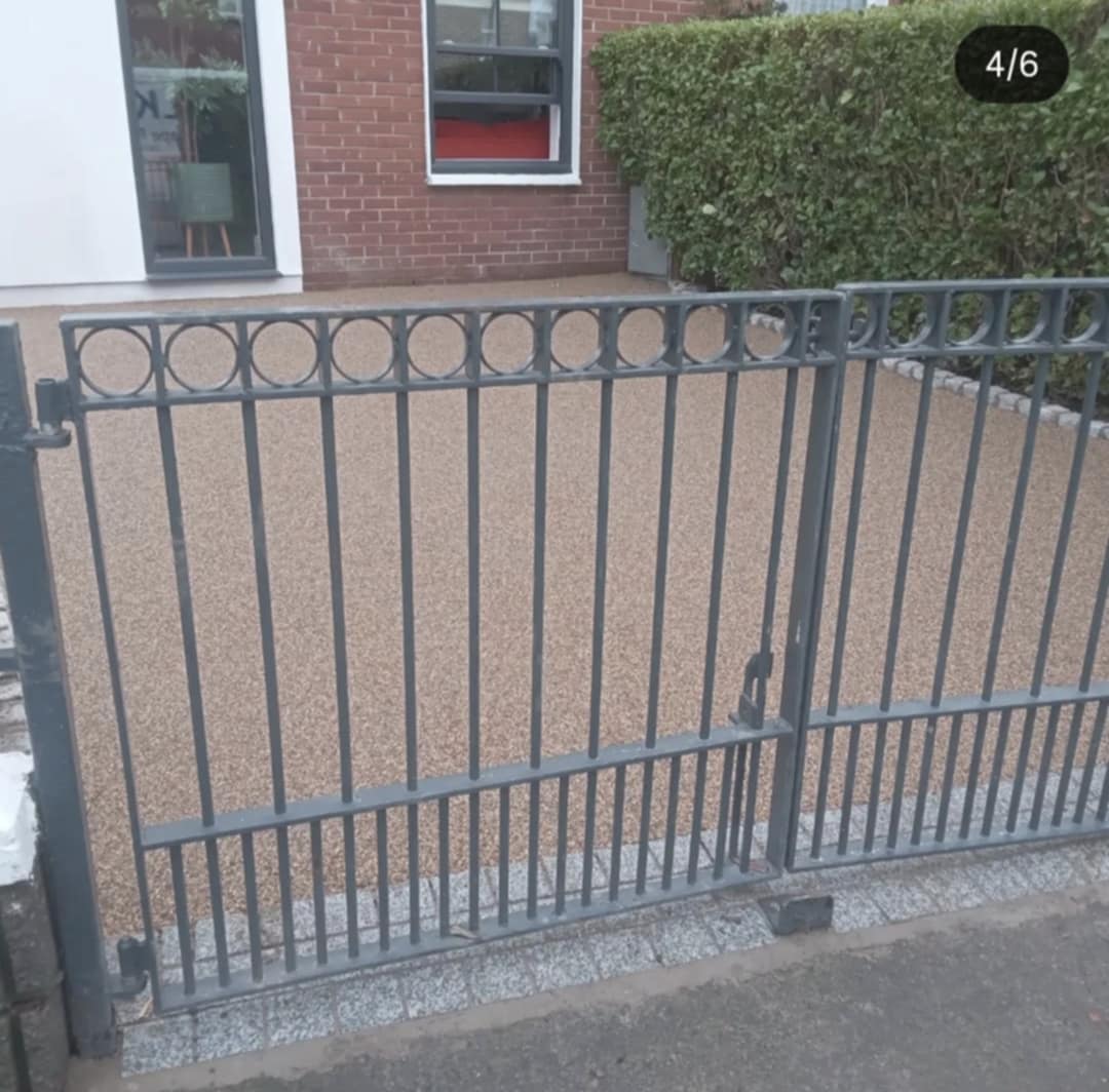 Resin bound driveway Dublin front gate entrance