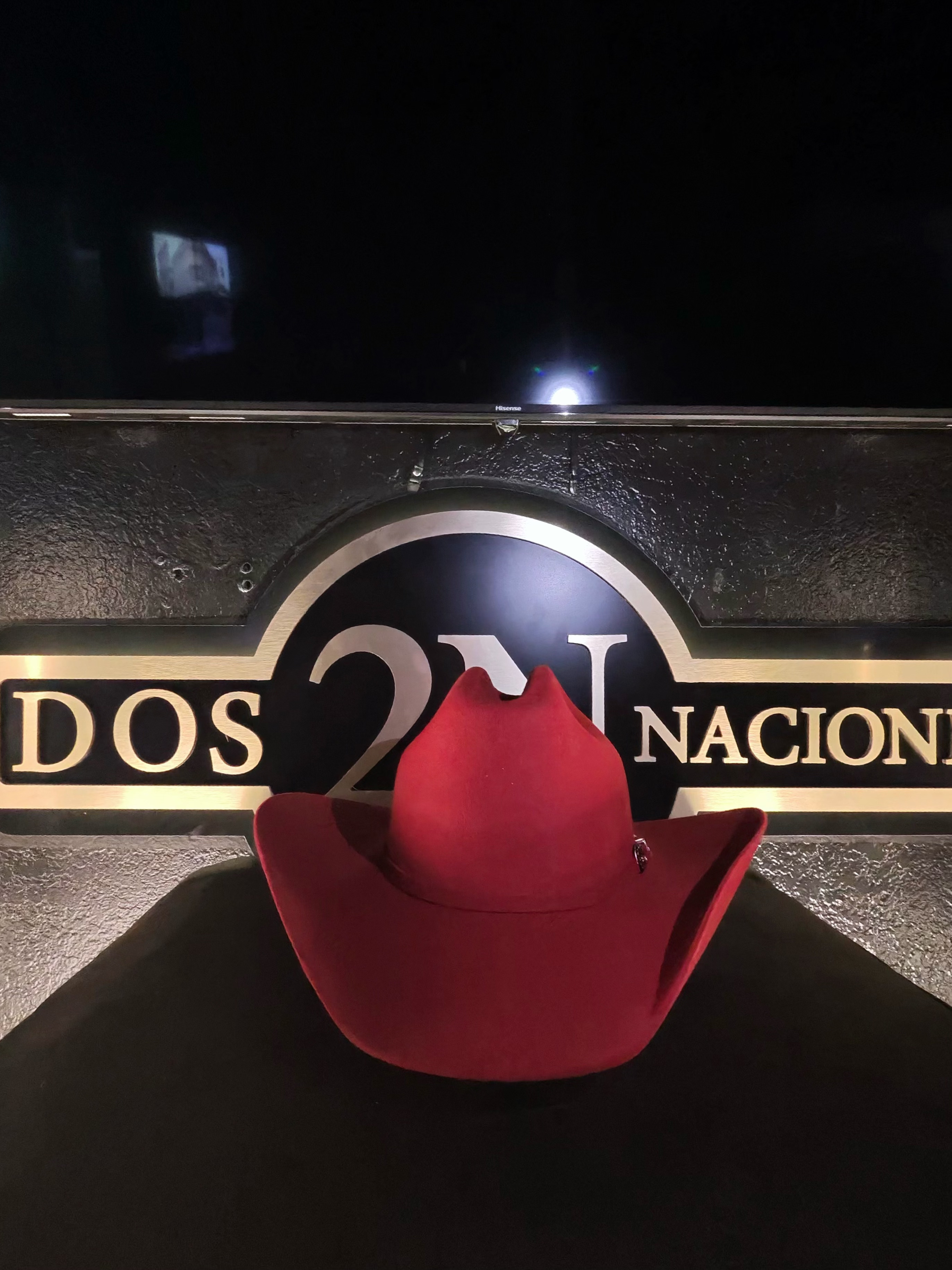 Sangre de mi Tierra — Red hat with 2N sign